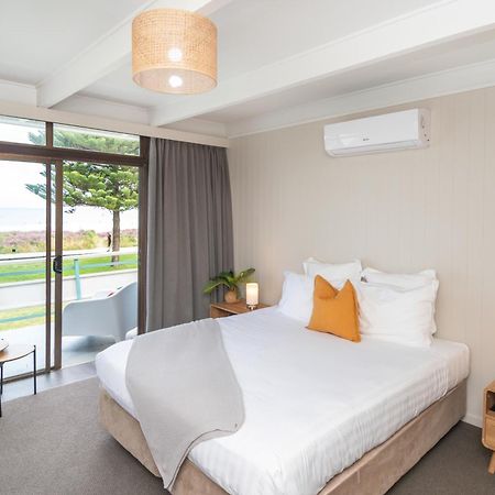 Whispering Sands Beachfront Motel Gisborne Exteriör bild