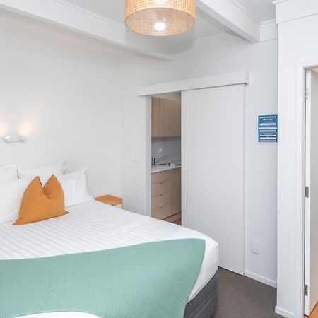Whispering Sands Beachfront Motel Gisborne Exteriör bild