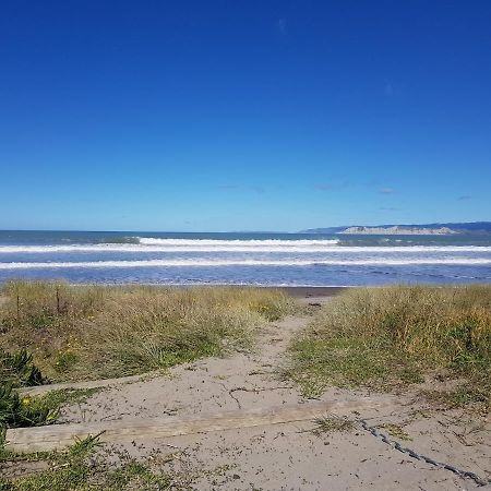 Whispering Sands Beachfront Motel Gisborne Exteriör bild