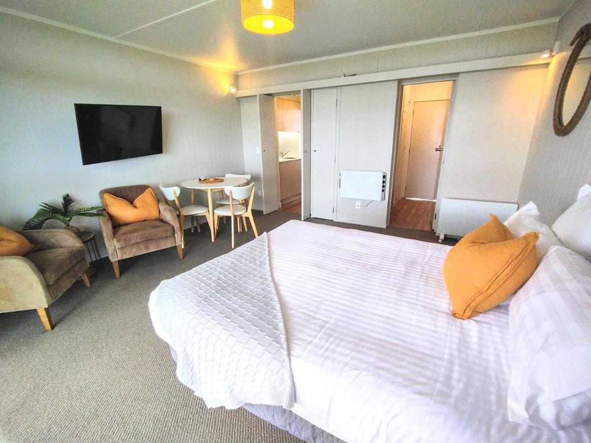 Whispering Sands Beachfront Motel Gisborne Exteriör bild