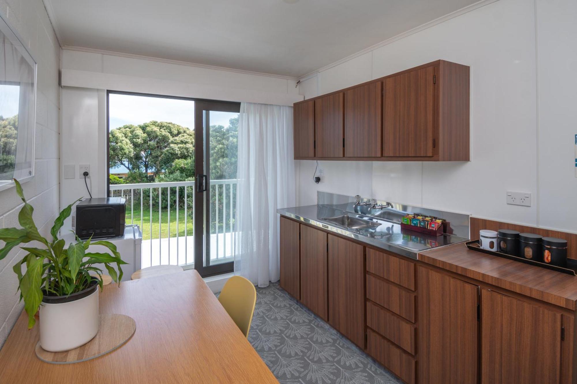 Whispering Sands Beachfront Motel Gisborne Exteriör bild