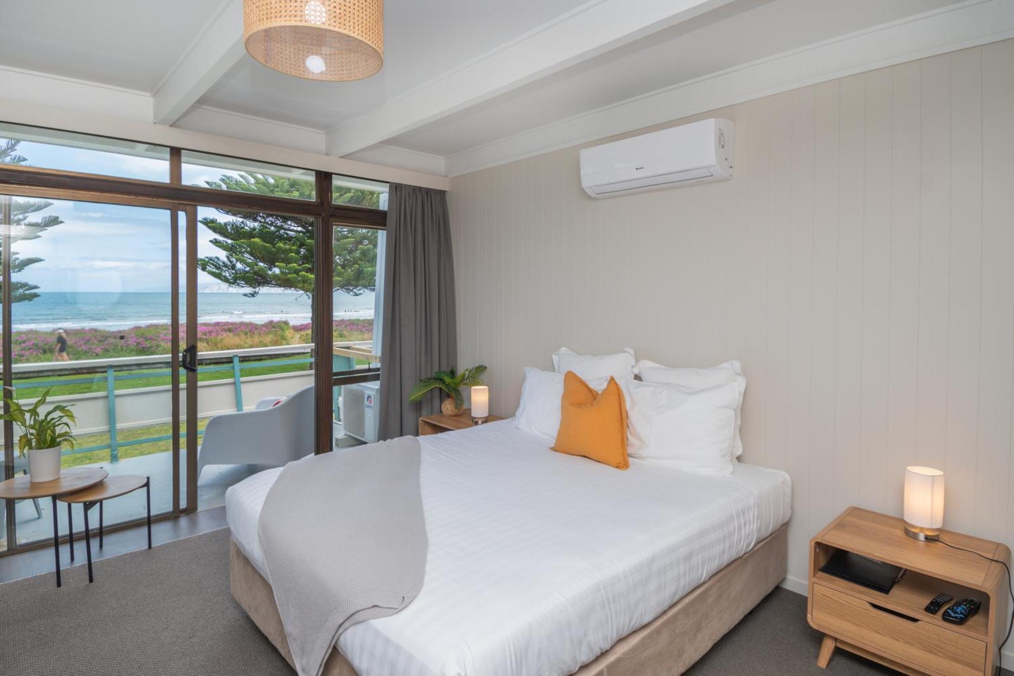 Whispering Sands Beachfront Motel Gisborne Exteriör bild