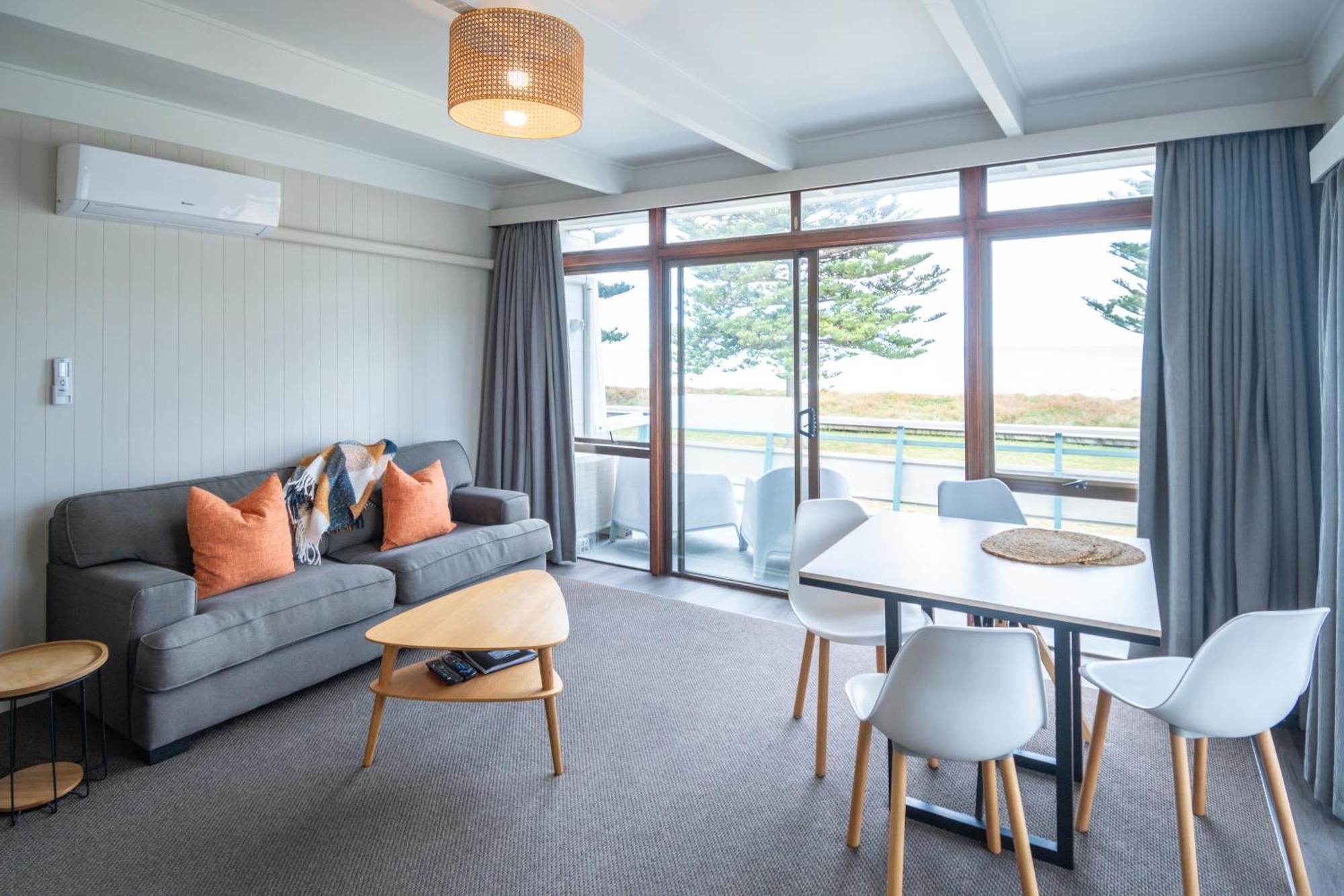 Whispering Sands Beachfront Motel Gisborne Exteriör bild