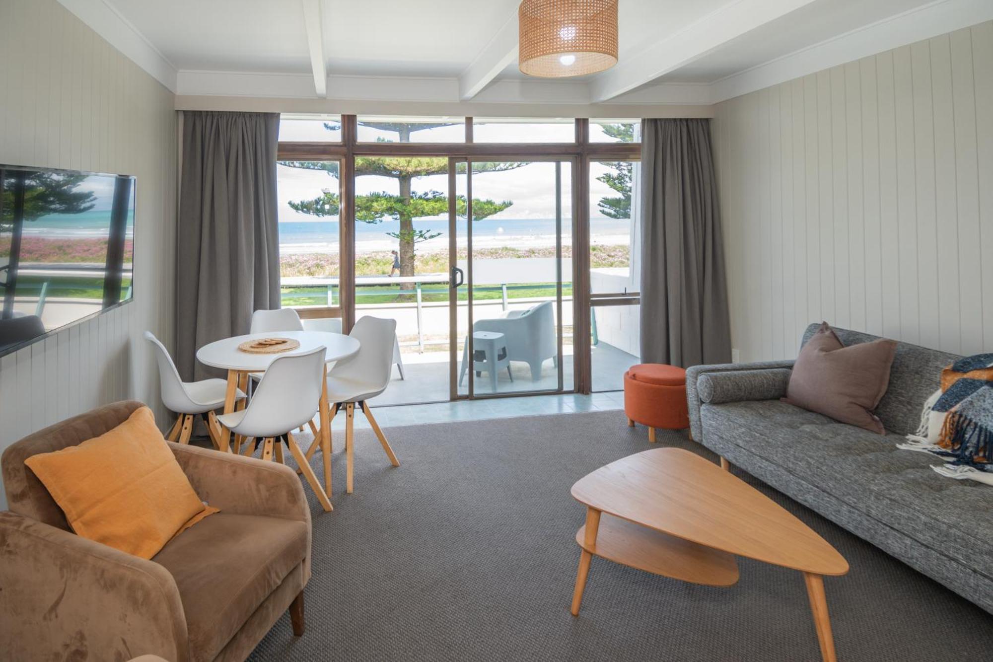 Whispering Sands Beachfront Motel Gisborne Exteriör bild