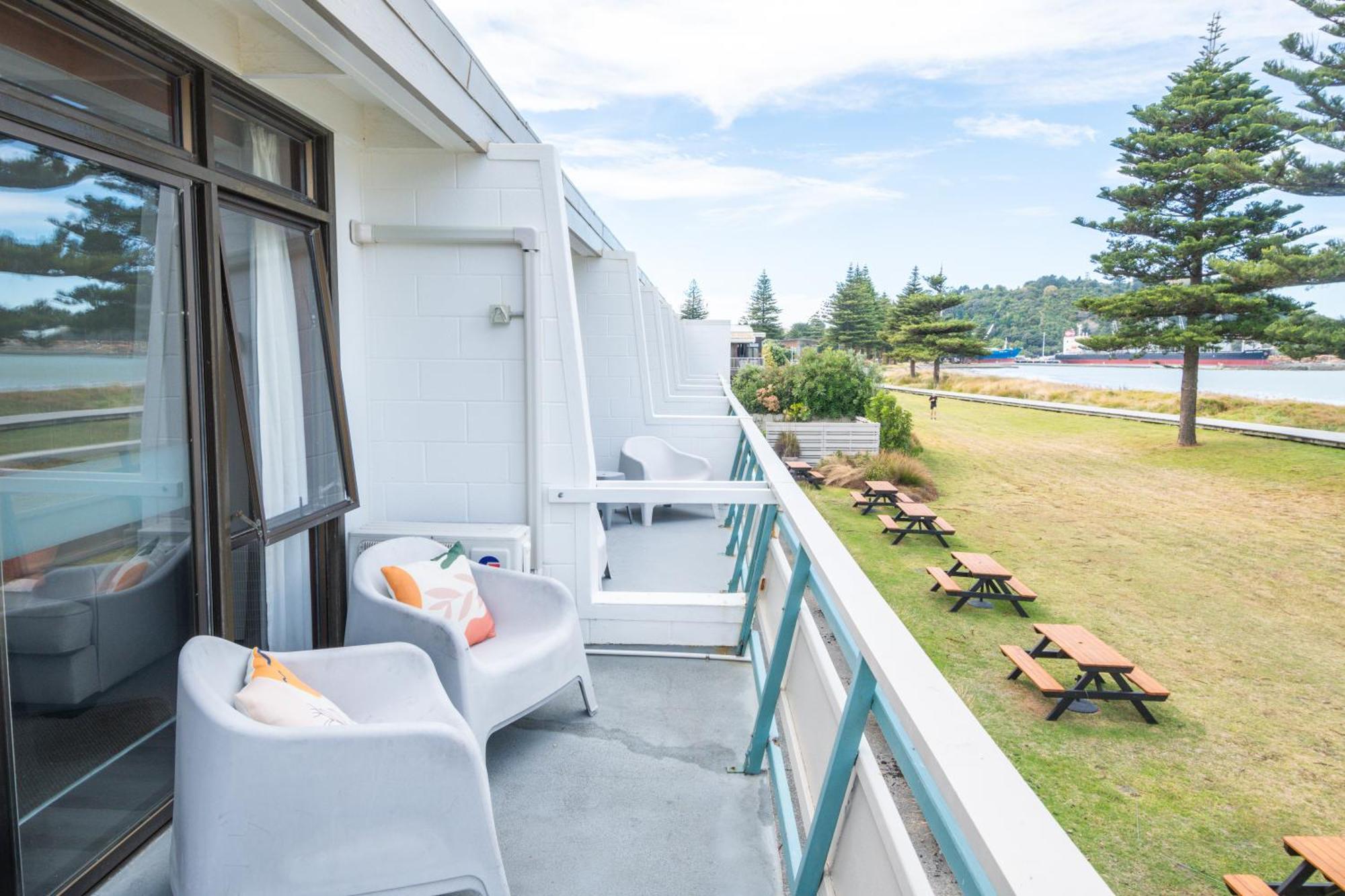 Whispering Sands Beachfront Motel Gisborne Exteriör bild