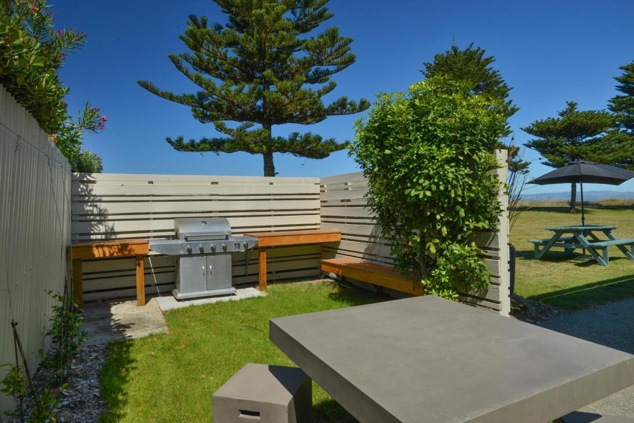 Whispering Sands Beachfront Motel Gisborne Exteriör bild
